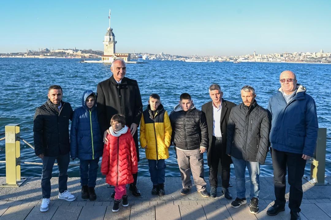Bakan Ersoy dan kardan "Kız Kulesi" yapan Sivaslı &ccedil;ocukların İstanbul gezisine ilişkin paylaşım 5