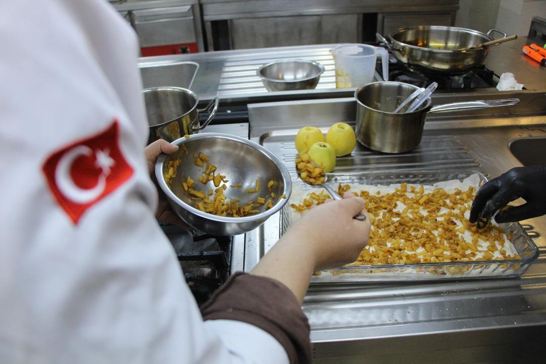 Fıstıklı değil elmalı! T&uuml;rk mutfağında bu lezzet ilk defa yapıldı:  Elmalı baklava  5