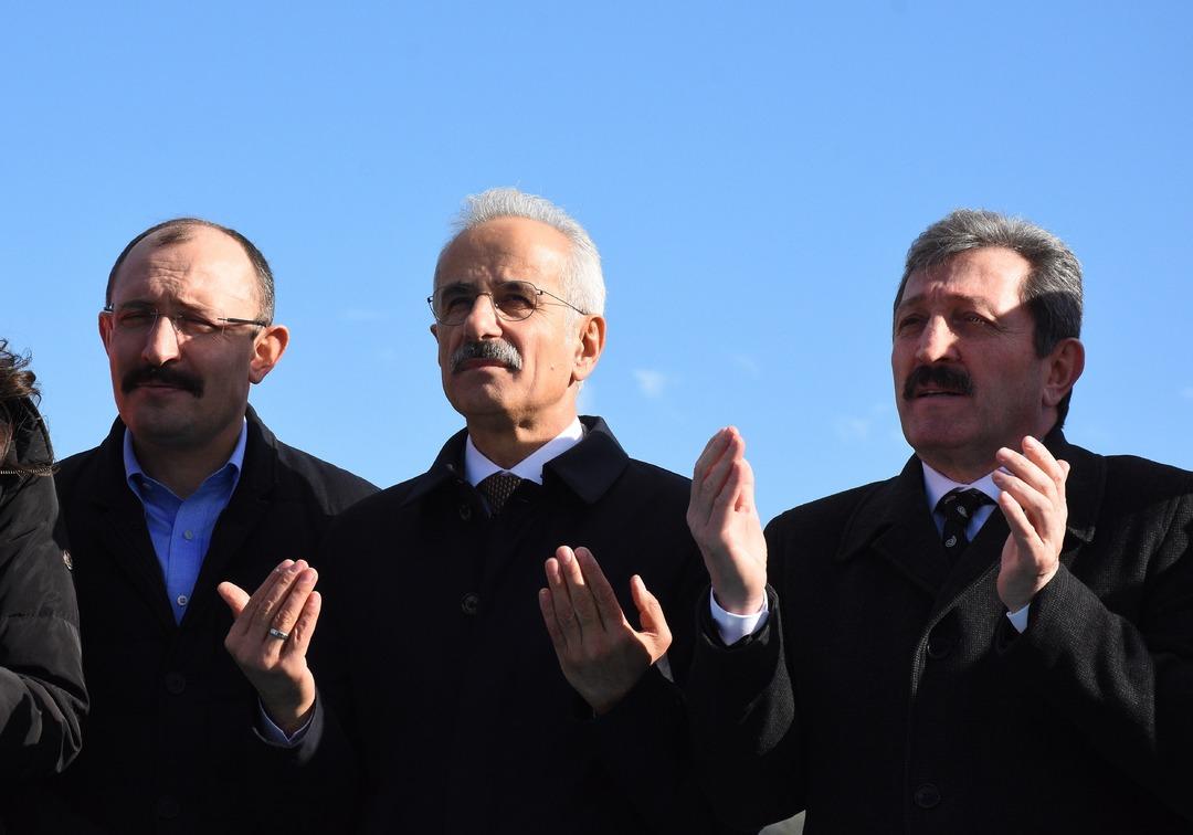 Uraloğlu detayları a&ccedil;ıkladı: O b&ouml;lgeye ilk hızlı tren geliyor! 2,5 saate d&uuml;şecek 5