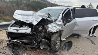 Burdur'da 3 otomobil çarpıştı: 4 yaralı