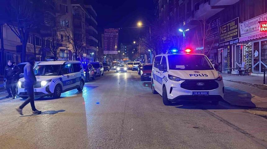 Burdur&rsquo;da eğlence mekanında &ccedil;ıkan kavgada 2 kişi bı&ccedil;aklandı