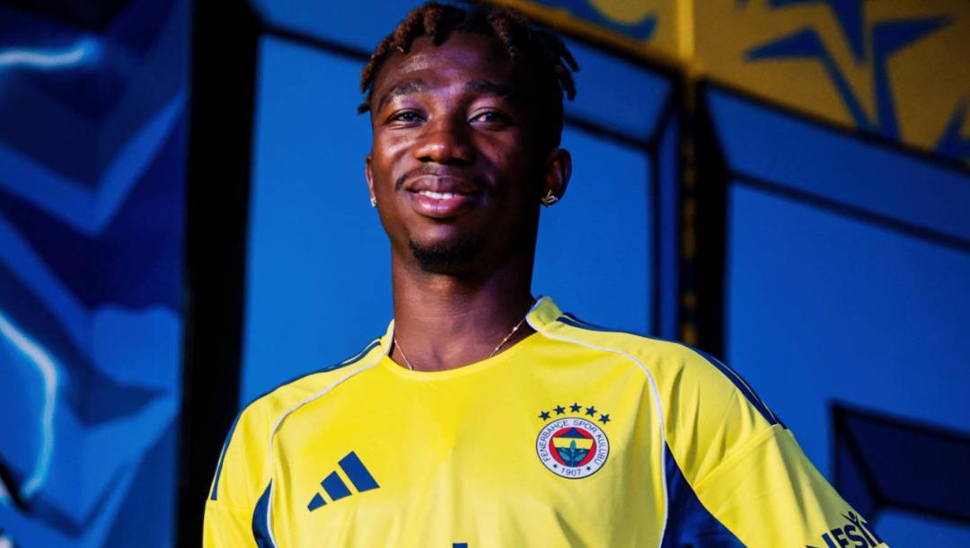 Galatasaray ma&ccedil;ı &ouml;ncesi b&uuml;y&uuml;k m&uuml;jde! &Ouml;zel u&ccedil;akla geldi, derbide kadroda 2