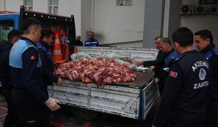 Piyasaya s&uuml;r&uuml;l&uuml;yordu! 500 kilogram kokmuş ve bozulmuş et ele ge&ccedil;irdi