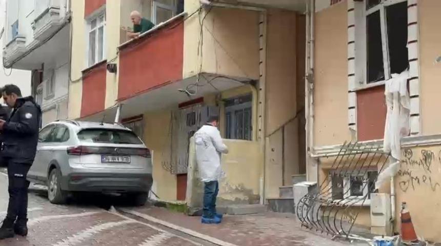 Esenyurt'ta 4 katlı binada patlama! '&Ccedil;ok g&uuml;r&uuml;lt&uuml;l&uuml; bir ses duyduk'