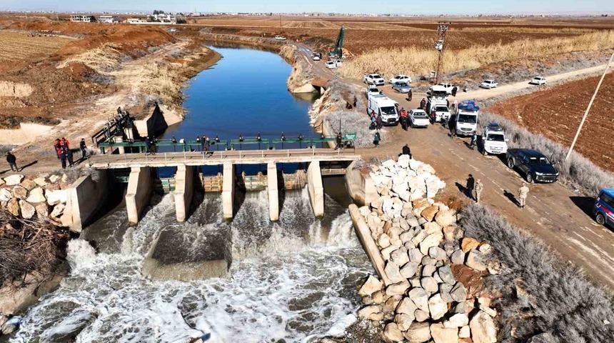 Sulama kanalında kaybolan s&uuml;r&uuml;c&uuml; 13 g&uuml;nd&uuml;r aranıyor