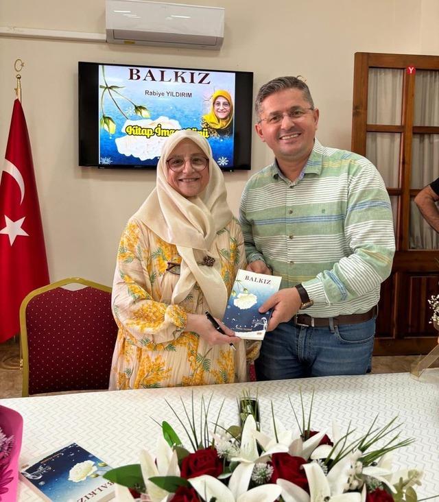 İzmir&rsquo;deki feci kazada ağır yaralanan yazar yaşam m&uuml;cadelesini kaybetti 3