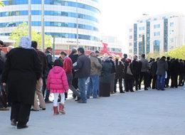 Fırsat kuyruğuna akın ettiler