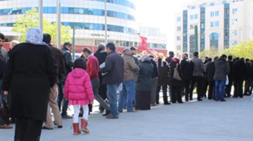 Fırsat kuyruğuna akın ettiler