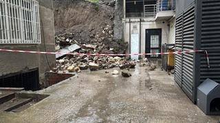 Edirne’de sağanak sonrası istinat duvarı çöktü: Balkonlar zarar gördü