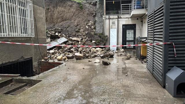 Edirne’de sağanak sonrası istinat duvarı çöktü: Balkonlar zarar gördü