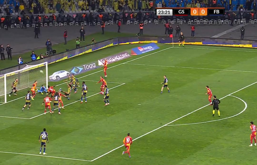 Derbide Davinson Sanchez &ouml;yle bir gol ka&ccedil;ırdı ki! Kendi bile inanamadı 1