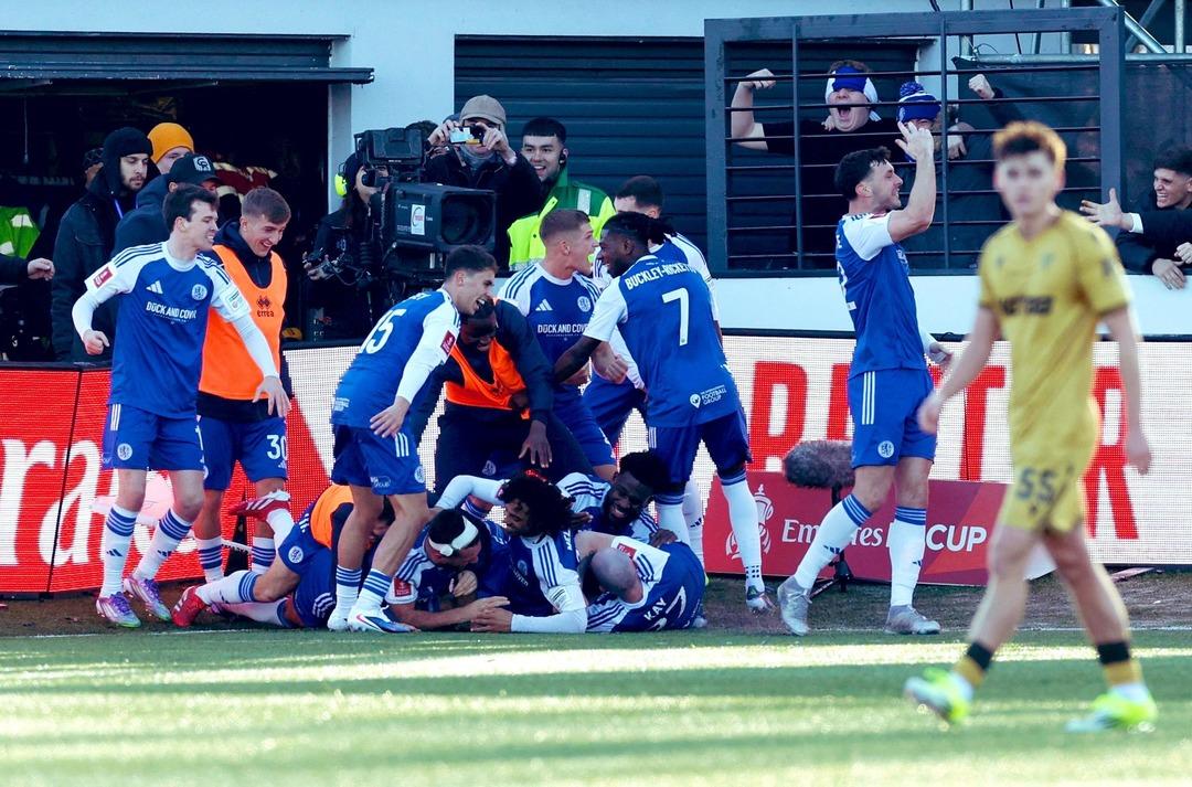 İngiltere Federasyon Kupası nda son şampiyona b&uuml;y&uuml;k s&uuml;rpriz 1