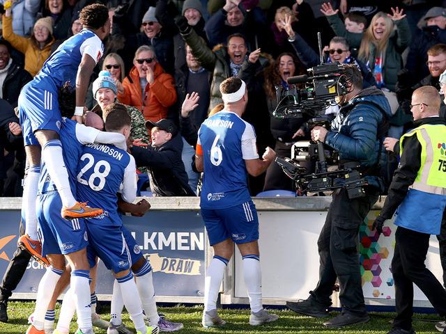 İngiltere Federasyon Kupası'nda son şampiyona b&uuml;y&uuml;k s&uuml;rpriz