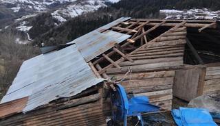 Giresun'da fırtınada bazı seralar ve yayla evleri hasar g&ouml;rd&uuml;