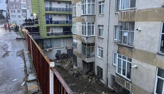 Edirne'de bir apartmanın istinat duvarı &ccedil;&ouml;kt&uuml;! Tahliye edildiler