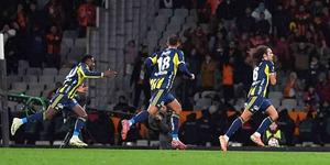 S&uuml;per Kupa'da zafer Fenerbah&ccedil;e'nin! Derbide Galatasaray'ı ge&ccedil;tiler