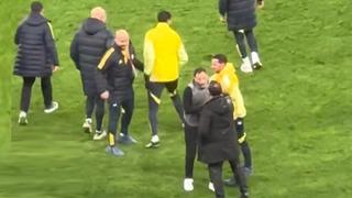 Son dakika: Okan Buruk ma&ccedil; biter bitmez sahaya girerek Tedesco'nun yanına koştu!