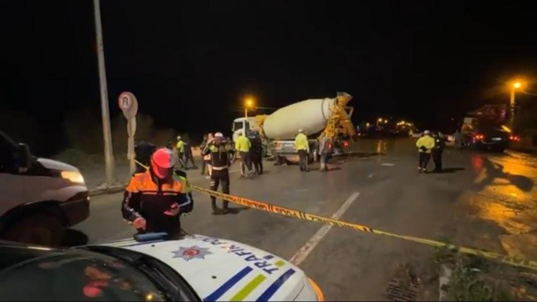 Otomobil beton mikserine &ccedil;arptı: 1 yaralı 1