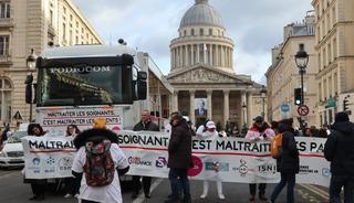 Doktorlardam 10 g&uuml;nl&uuml;k grev: Paris sokaklarını doldurdu