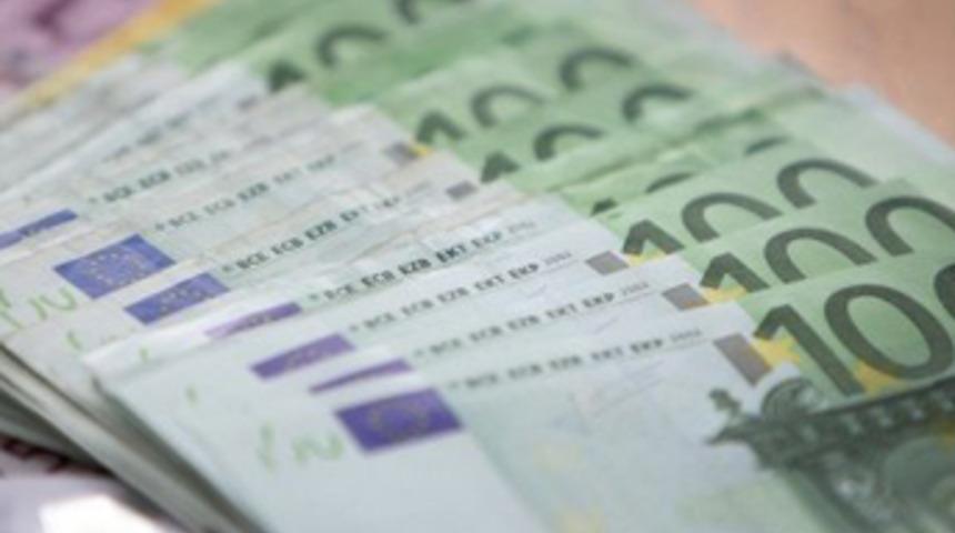 Euro uçuyor, dolar düşüyor