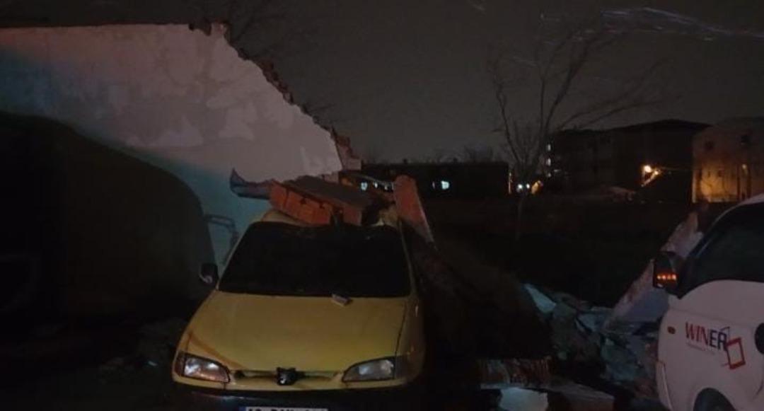 Bursa da lodos duvarı devirdi, altında kalan 10 ara&ccedil; hasar g&ouml;rd&uuml; 1