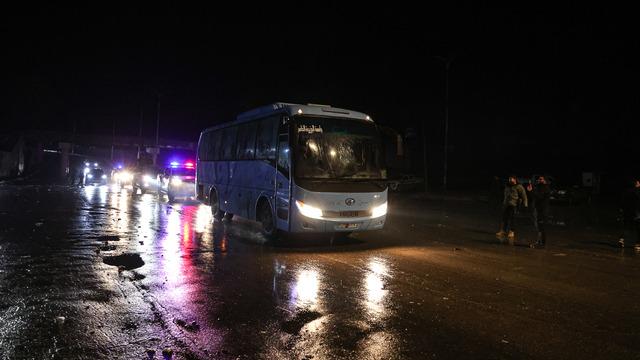 Köşeye sıkışan teröristler 6 otobüsle tahliye edildi! Bölge tamamen temizlendi