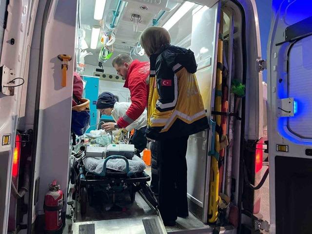 Ağrı’da kalp yetmezliği olan 5 aylık bebek uçak ambulansla Ankara’ya sevk edildi 2
