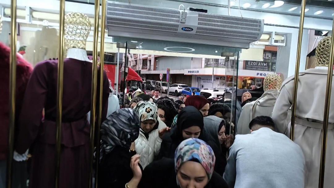 Yarı fiyatı duyan akın etti, izdiham çıktı! Birbirleriyle yarıştılar 3