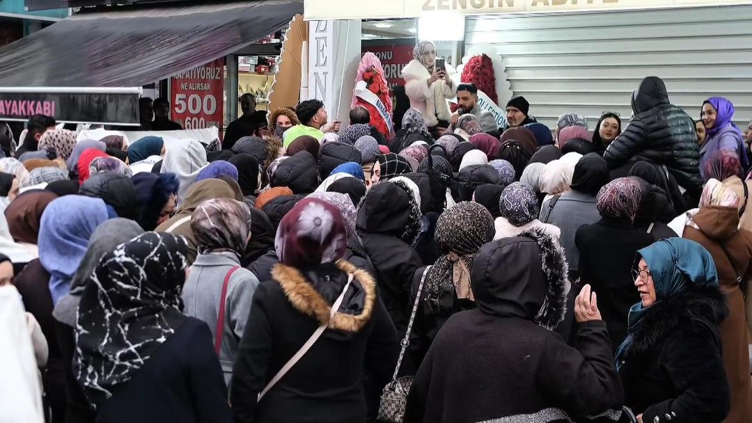 Yarı fiyatı duyan akın etti, izdiham çıktı! Birbirleriyle yarıştılar 2