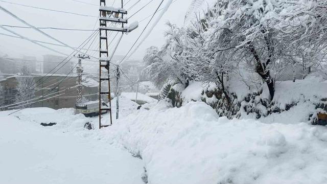 Hakkari&rsquo;de 310 yerleşim yeri ulaşıma a&ccedil;ıldı 1