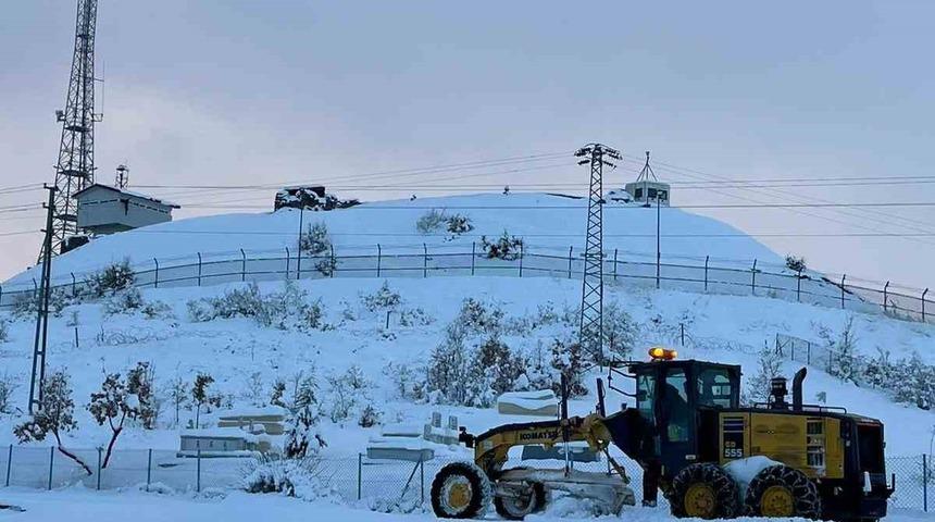 Elazığ&rsquo;da kapalı 19 k&ouml;y yolunda &ccedil;alışmalar s&uuml;r&uuml;yor