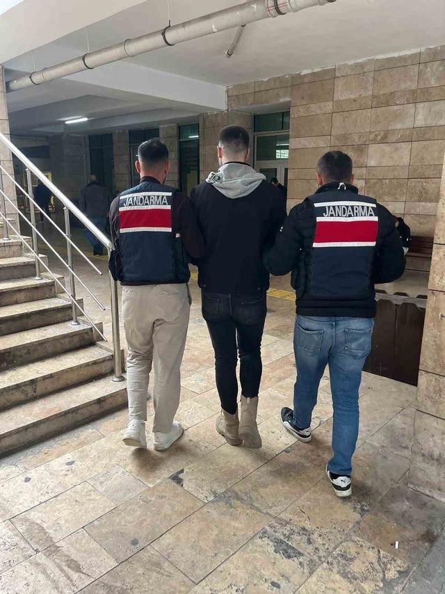 Samsun&rsquo;da 14 yıl hapis cezasıyla aranan dolandırıcı yakalandı 1