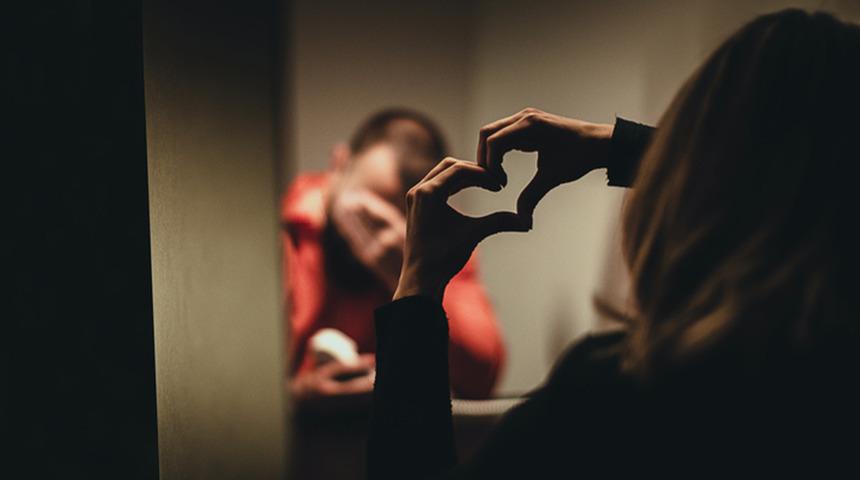 İngiltere bu olayı konuşuyor! Bakanlıktan cezaevi ziyaretlerine yeni kural: "İ&ccedil; &ccedil;amaşırı giyilmeli"