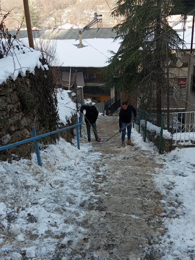 Saimbeyli’de karla mücadele aralıksız sürüyor 2