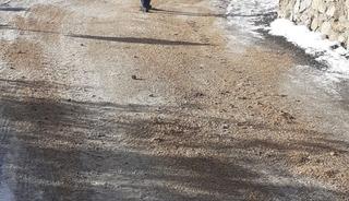 Saimbeyli&rsquo;de karla m&uuml;cadele aralıksız s&uuml;r&uuml;yor