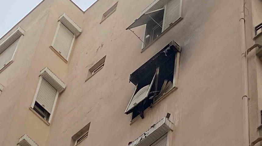 Apartman dairesindeki yangın korkuttu