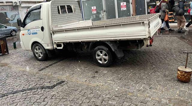 Eskişehir’de üç araçlık yere tek başına park etti 1