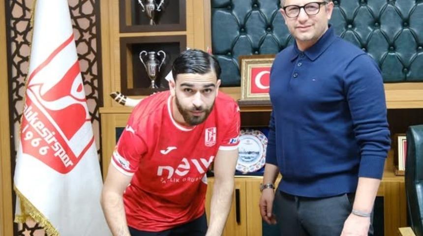 Balıkesirspor Muhammed Resul Yıldırım ve Mehmet Emre Yar&rsquo;a imza attırdı