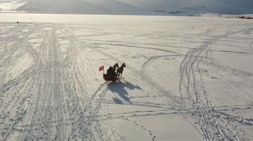 &Ccedil;ıldır G&ouml;l&uuml;&rsquo;nde atlı kızak heyecanı başladı