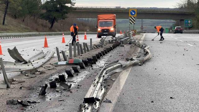 Tır bariyerleri kağıt gibi ezdi 2