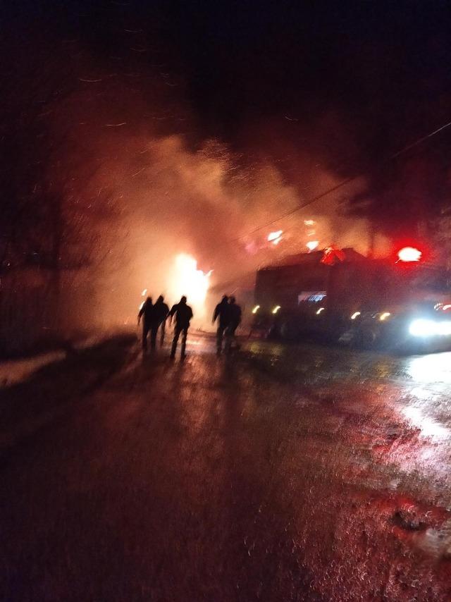 Bolu&rsquo;da iki katlı ev alevlere teslim oldu 1