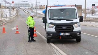Sivas-Kayseri kara yolu araç ulaşımına kapatıldı