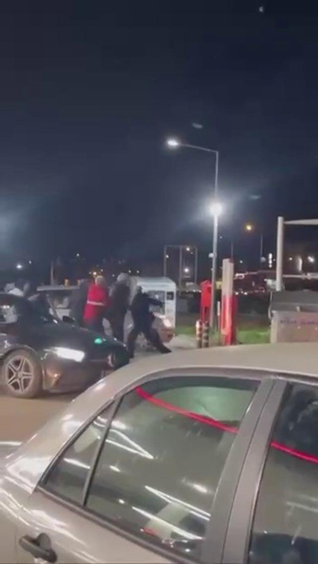 Akaryakıt istasyonunu boks ringine çevirdiler 1