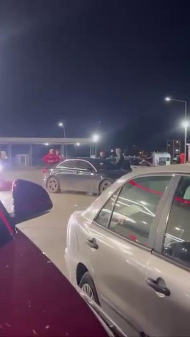 Akaryakıt istasyonunu boks ringine çevirdiler 2