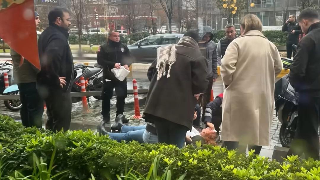 Fırtınayla gelen felaket! Tabelanın altında kalan kadın yaşam mücadelesi veriyor 2