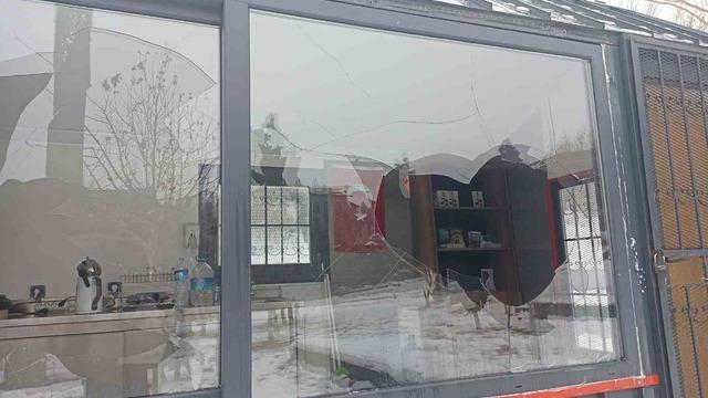 Zabıta bürosuna taşlı saldırı