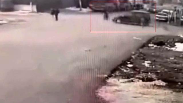 Gaziantep’te kaza: Hafif ticari araç motosiklete, motosiklet yayaya çarptı