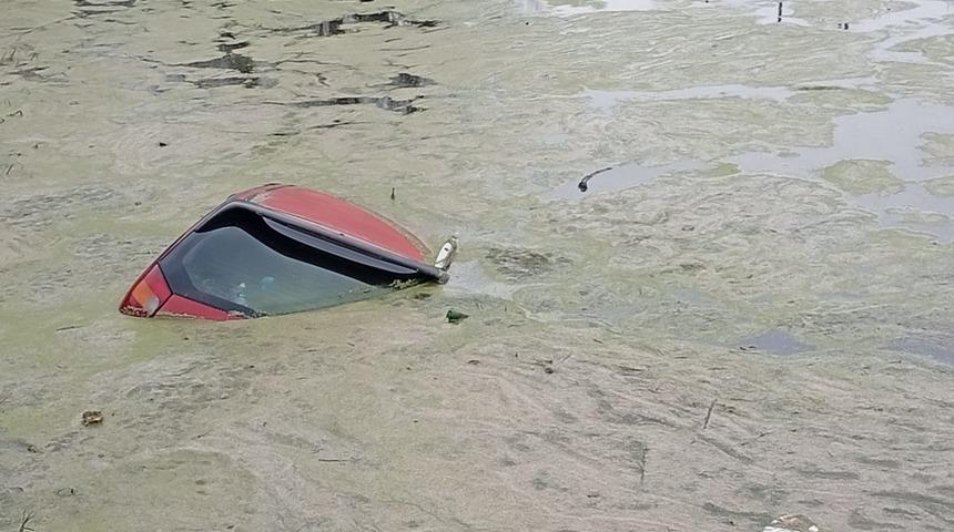 Samsun'da otomobil sulama g&ouml;letine devrildi: 2 yaralı