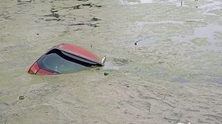 Samsun'da otomobil sulama göletine devrildi: 2 yaralı