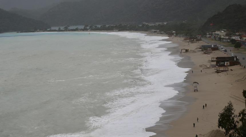 Fethiye'de sağanak sonrası &Ouml;l&uuml;deniz'in rengi değişti